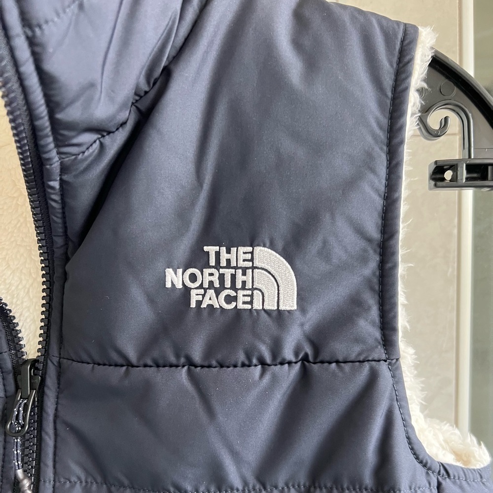 THE NORTH FACE Mossbud Insulated Reversible Vest - Picture 3 of 12